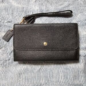Coach Triple Small Wallet in black pebbled leather